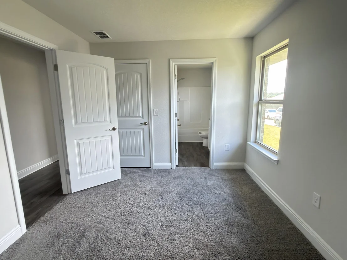 Photo of 2112 Queen Street