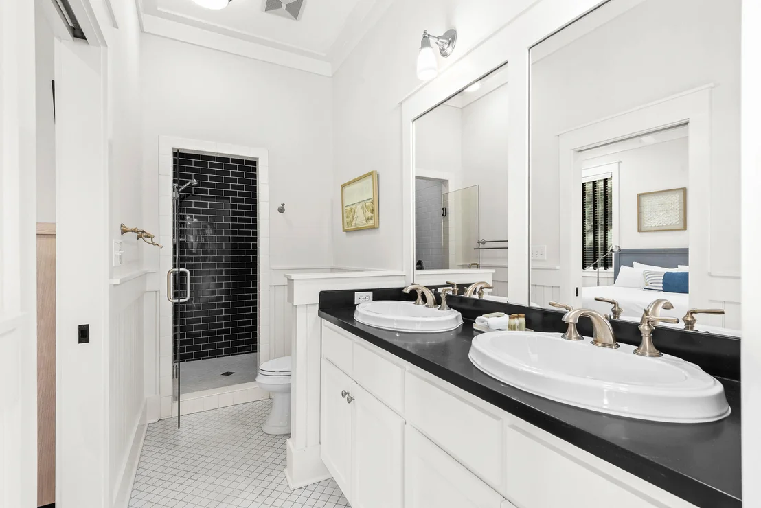 Photo of 30 N Shingle Lane