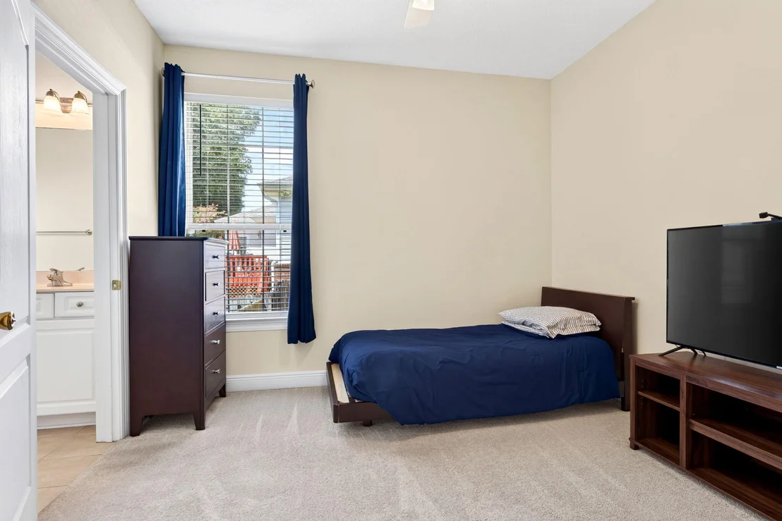 Photo of 601 W Lynn Brook