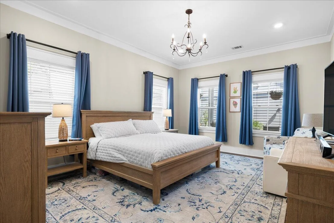 Photo of 103 W Bayou Forest Drive