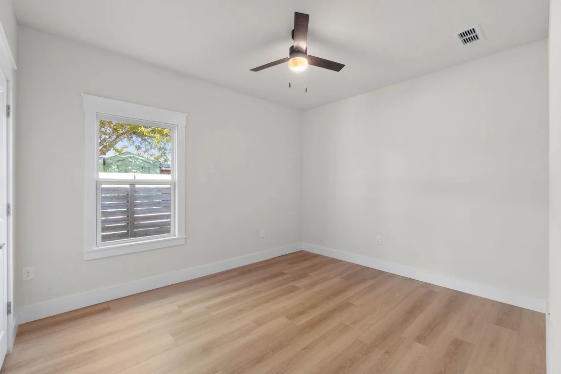 Photo of 1370 Central Parkway