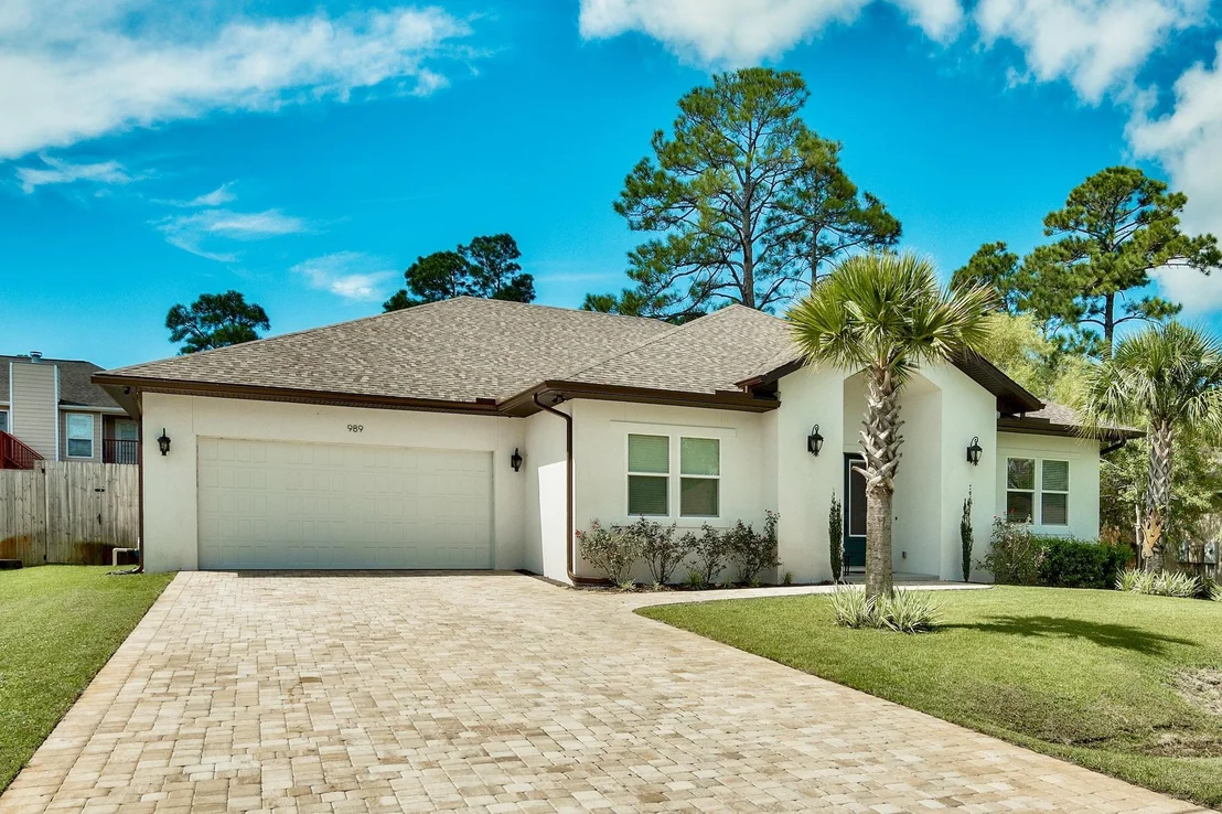 Photo of 989 Forest Shore Drive