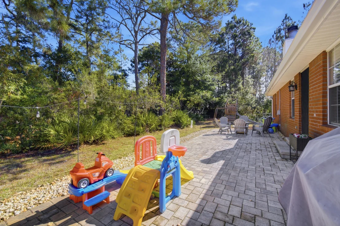 Photo of 346 Louise Circle