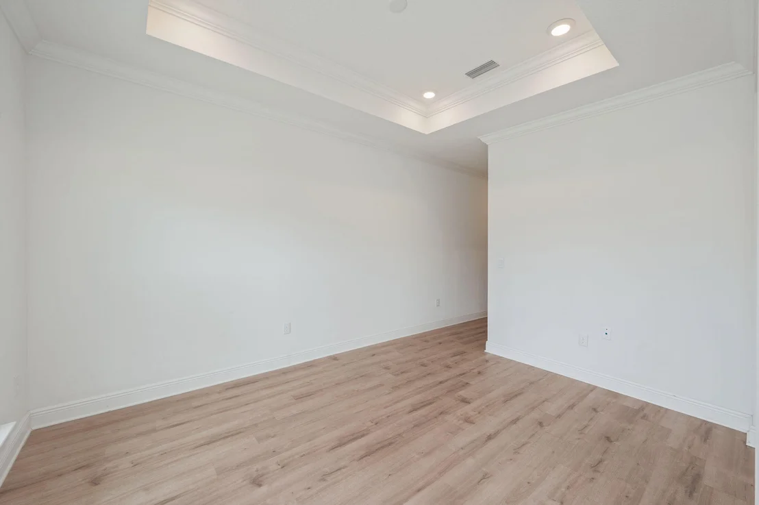 Photo of 15 E Oak Trees Lane