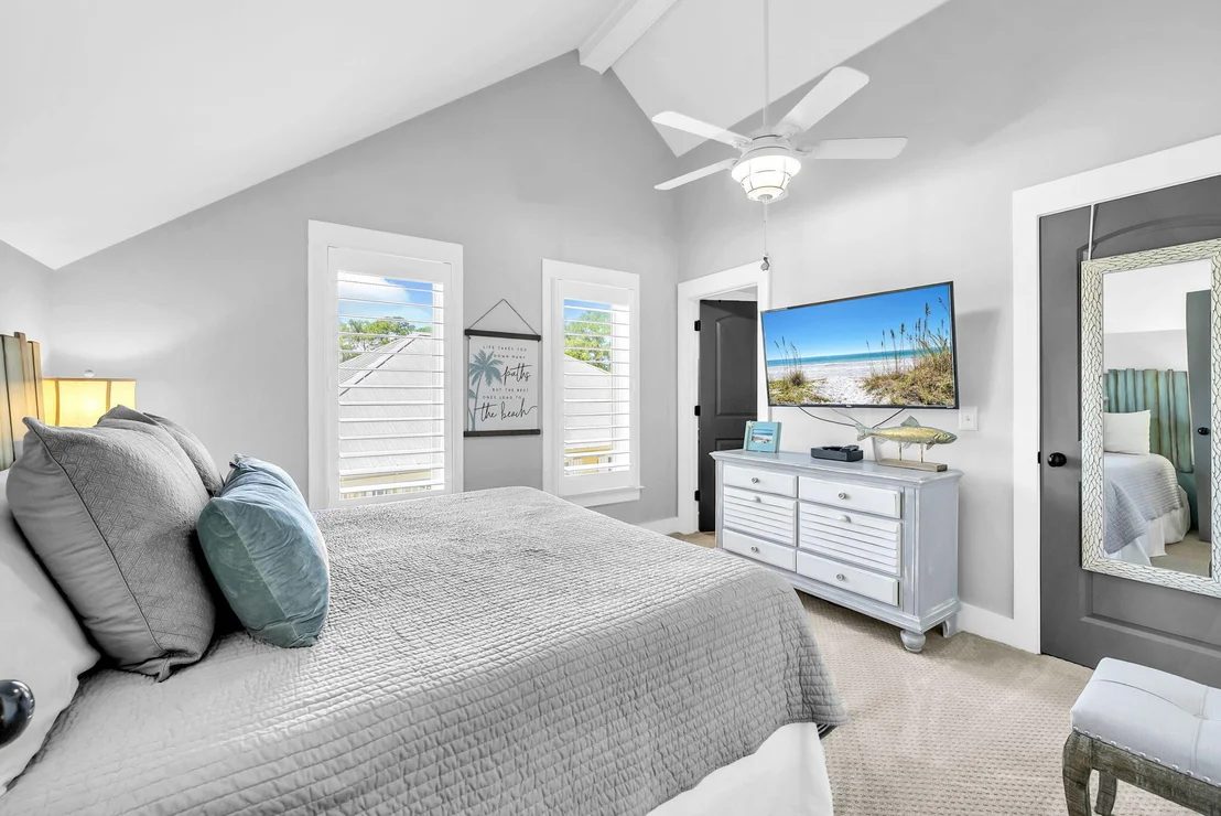 Photo of 100 Parkshore Drive