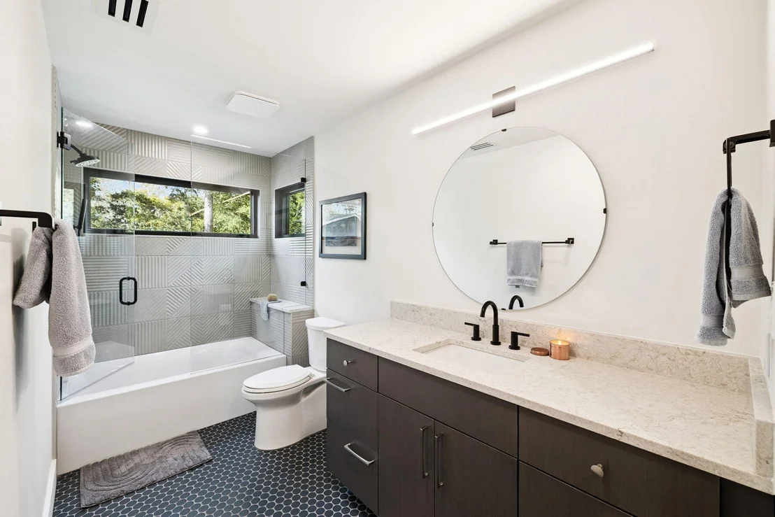 Photo of 1435 Bayshore Drive