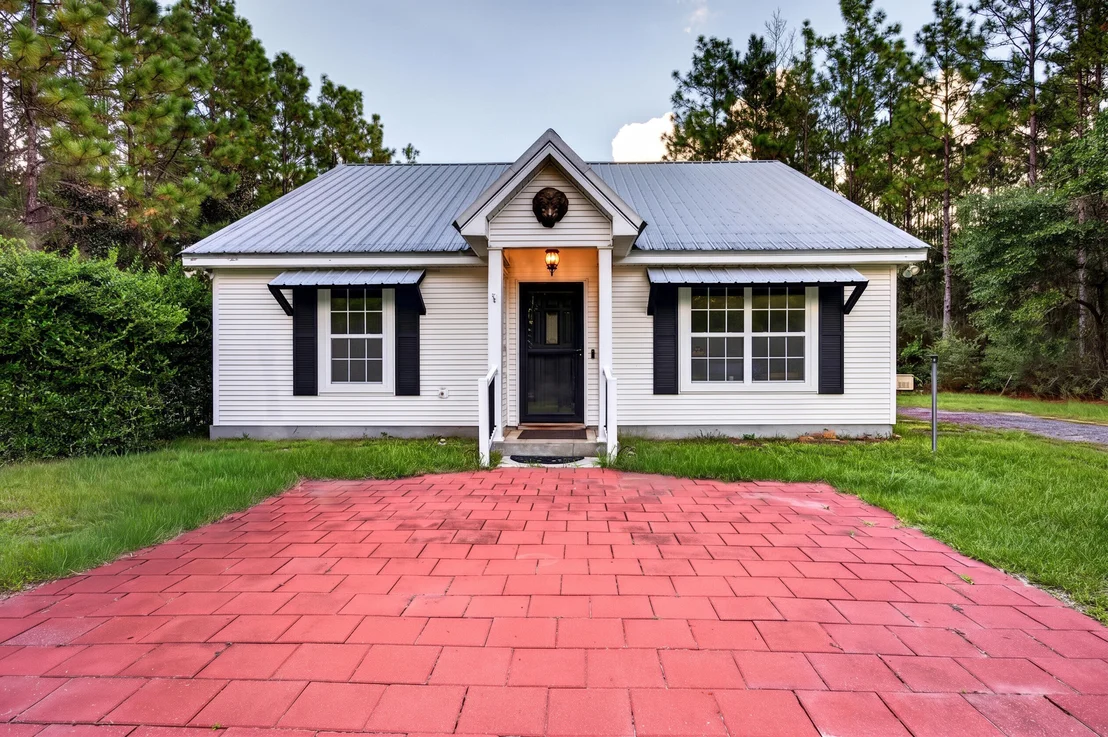 Photo of 635 Southside Drive