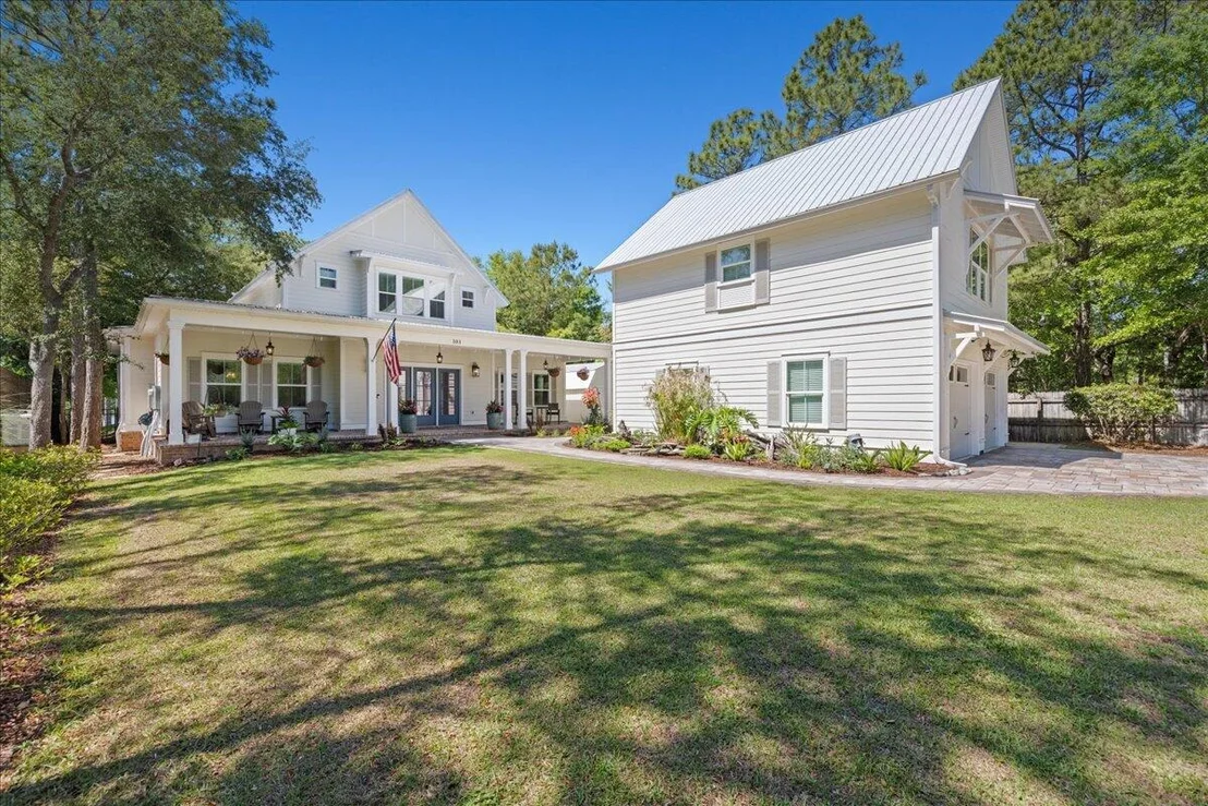 Photo of 103 W Bayou Forest Drive