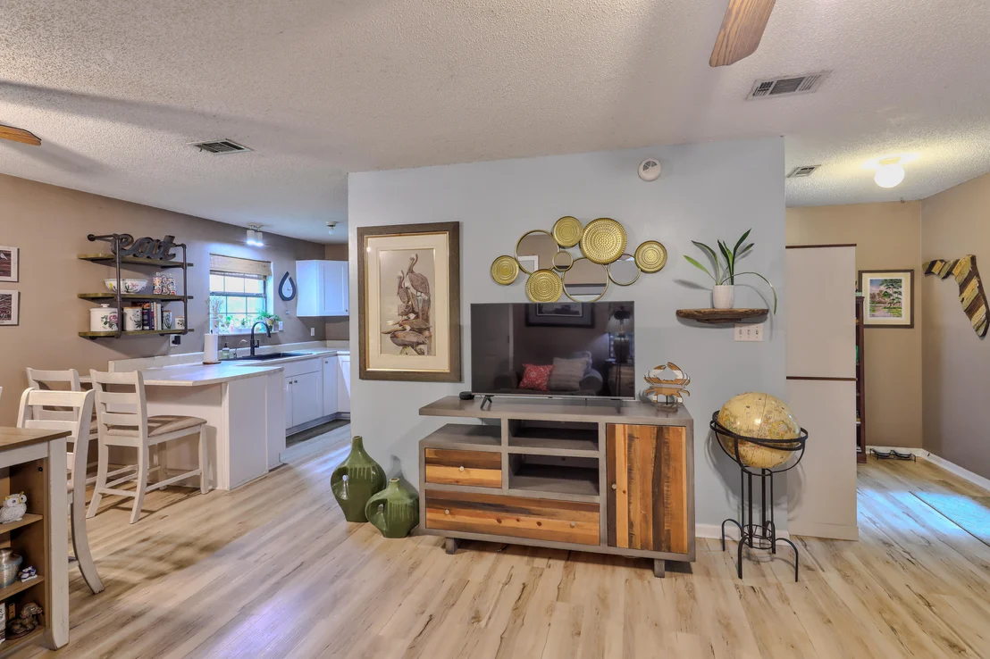 Photo of 11 W Bayou Forest Drive