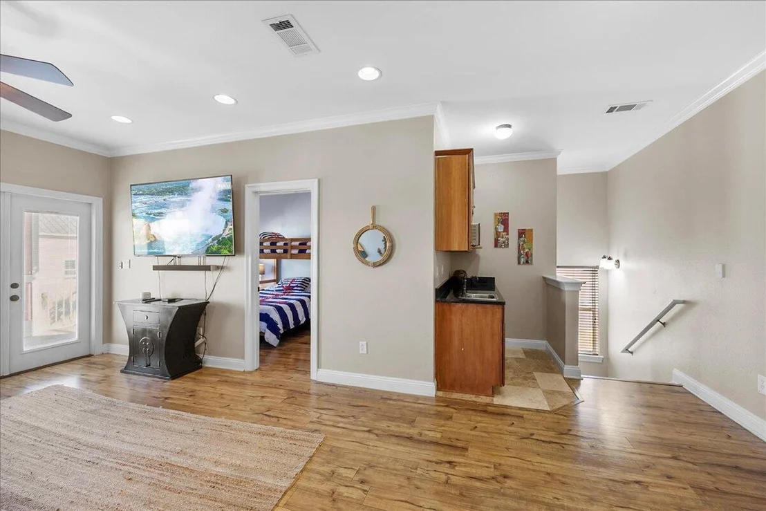 Photo of 210 W. Grand Key