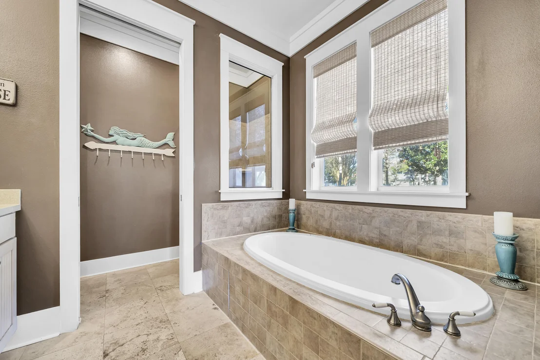 Photo of 1303 Laurel Way