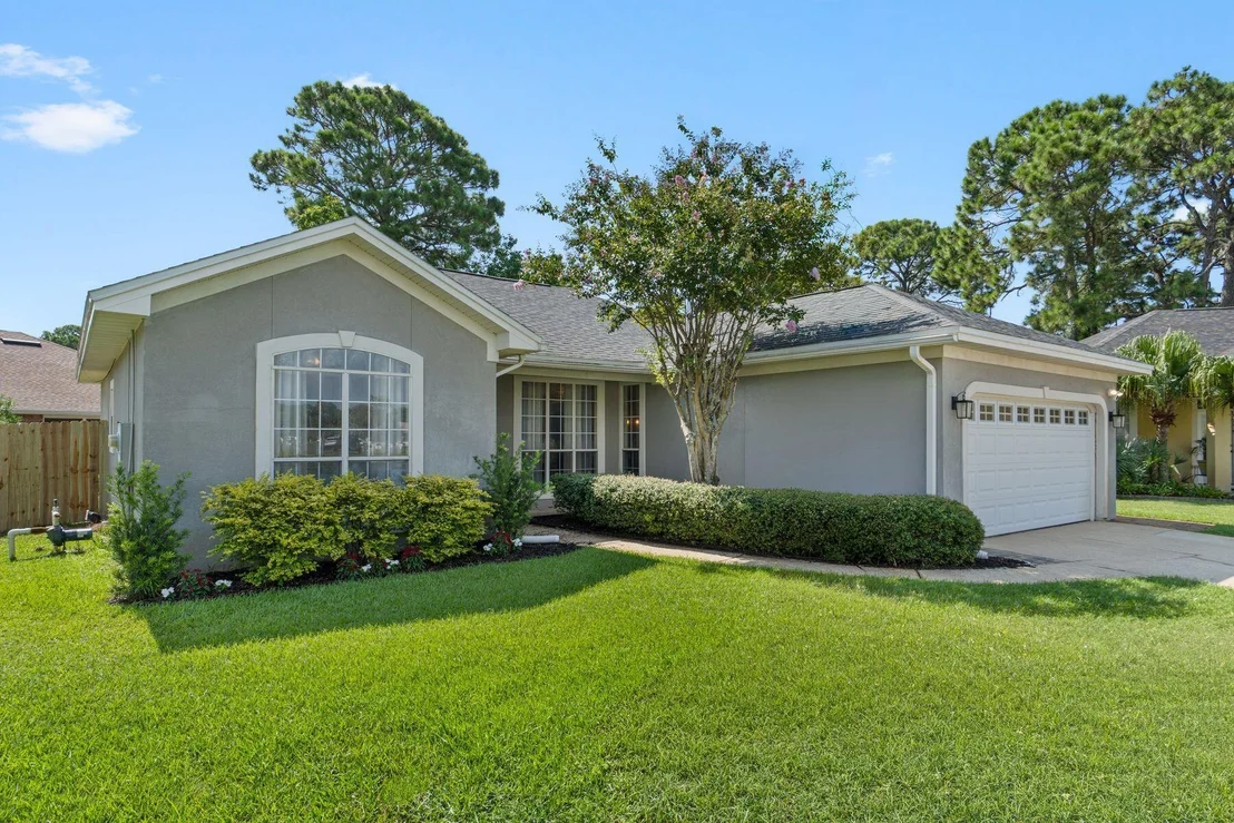 Photo of 180 Bonaire Boulevard