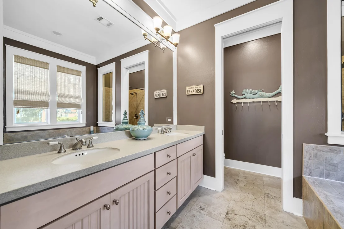 Photo of 1303 Laurel Way