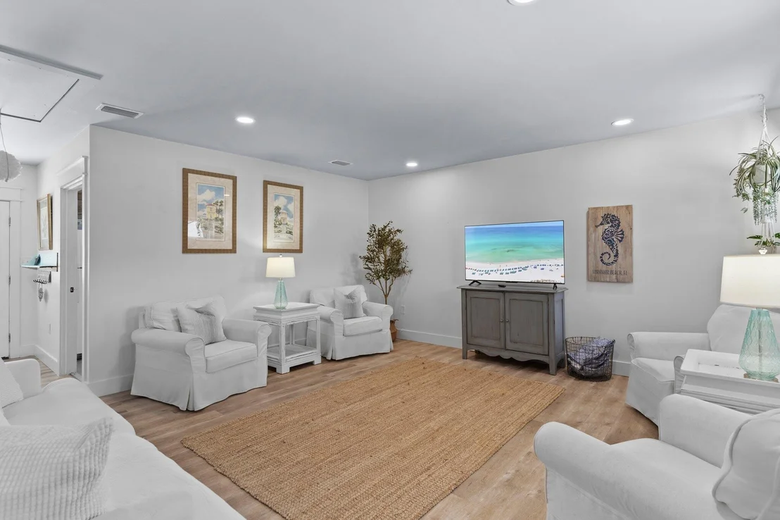 Photo of 850 Forest Shore Drive