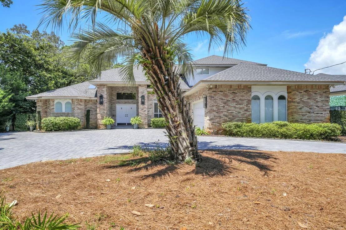 Photo of 821 Cross Street