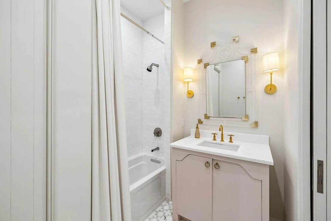 Photo of 179 E Kingston Road