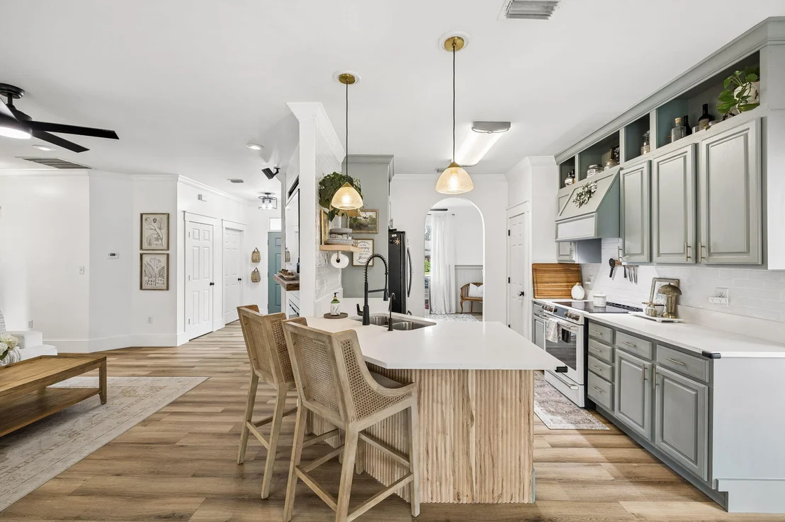 Photo of 1025 Forest Shore Drive