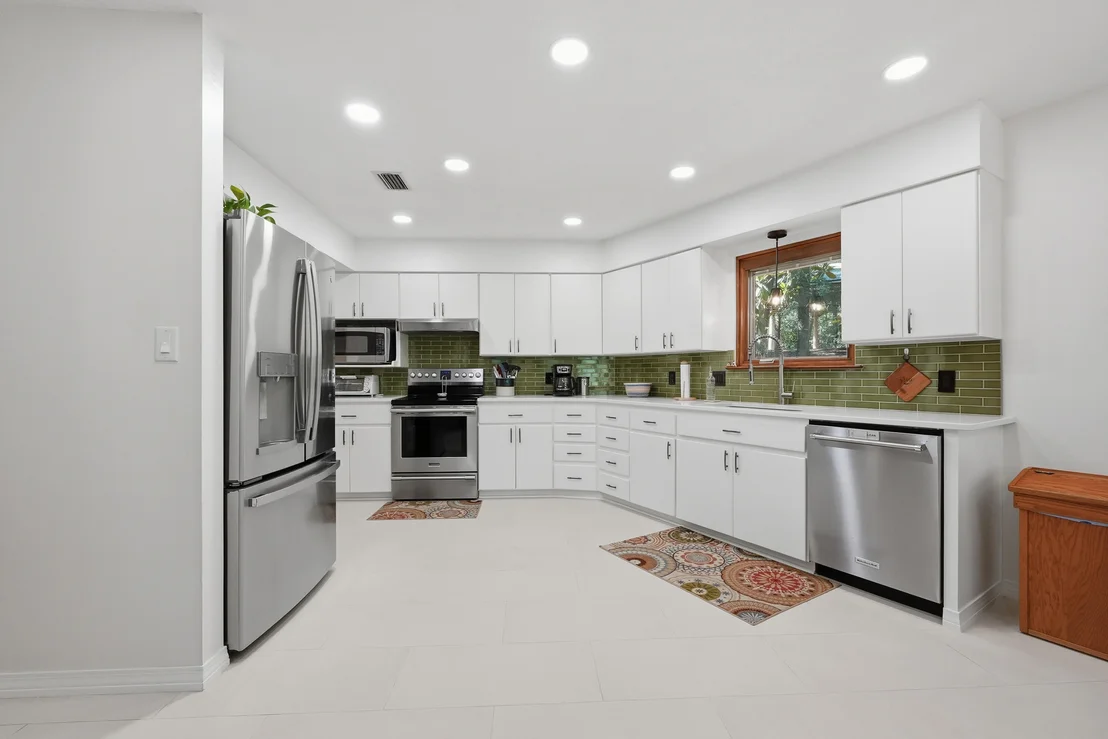 Photo of 5845 White Oak Drive