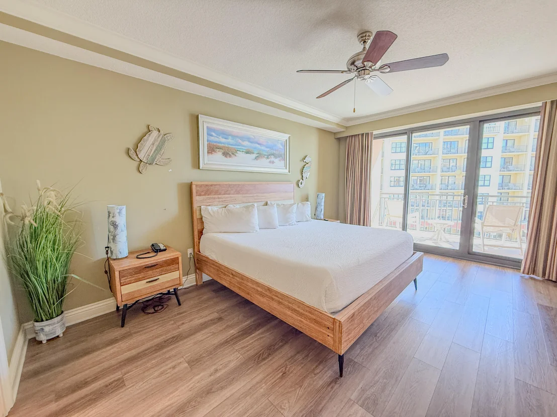 Photo of Unit W1021 at 10 Harbor Boulevard