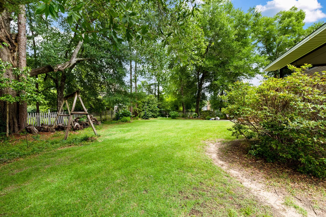 Photo of 610 W Lynn Brook