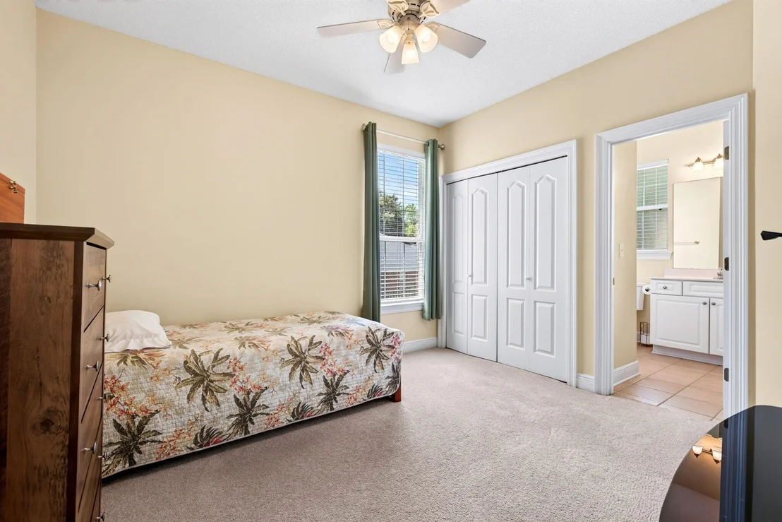 Photo of 601 W Lynn Brook