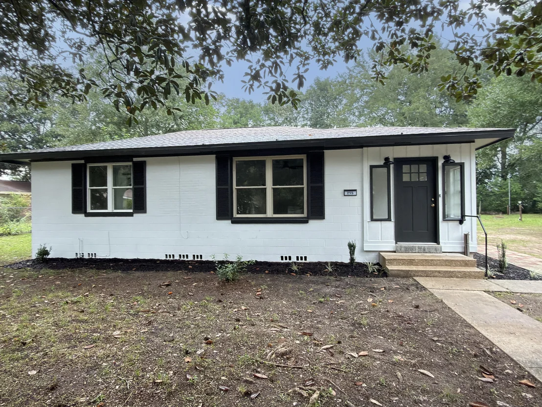 Photo of 215 E 3rd Avenue