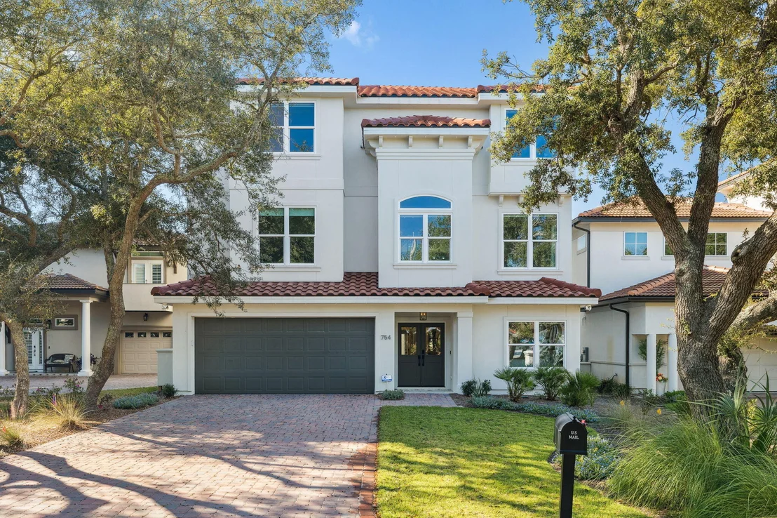 Photo of 754 Harbor Boulevard