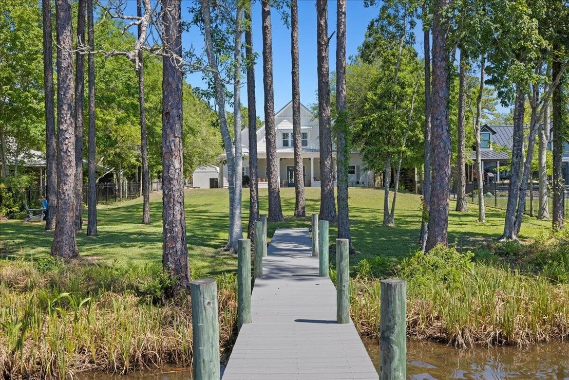 Photo of 103 W Bayou Forest Drive
