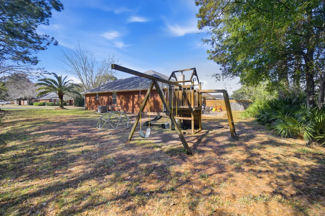 Photo of 346 Louise Circle