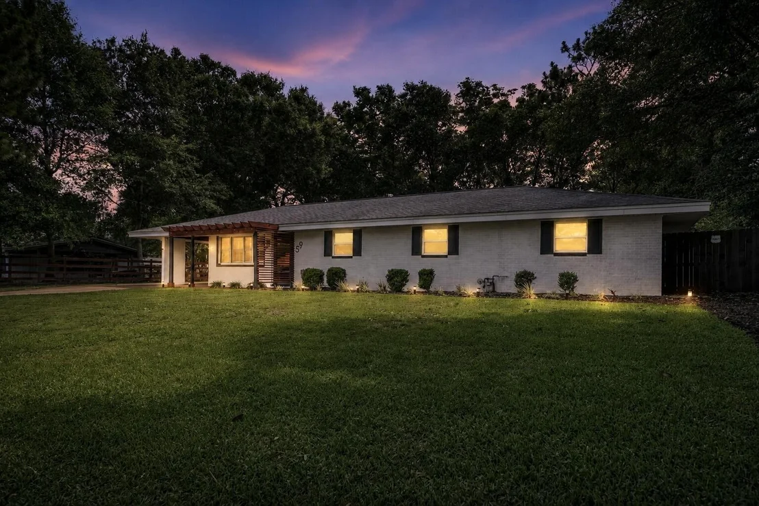 Photo of 59 NE Oregon Drive