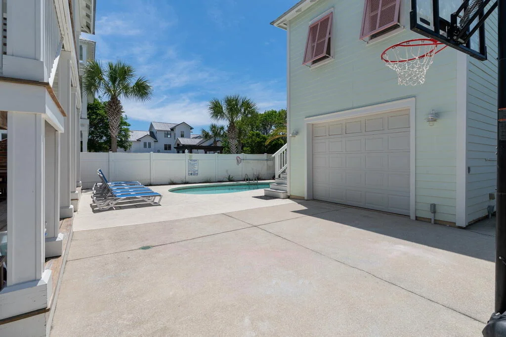 Photo of 64 DOLPHIN Street