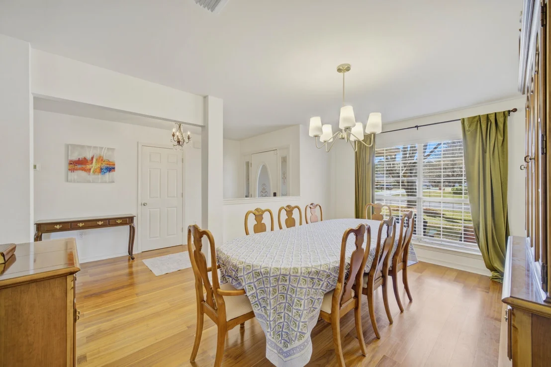 Photo of 346 Louise Circle