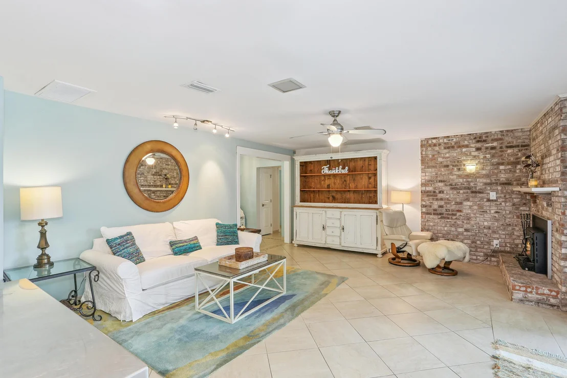 Photo of 424 Dracena Way