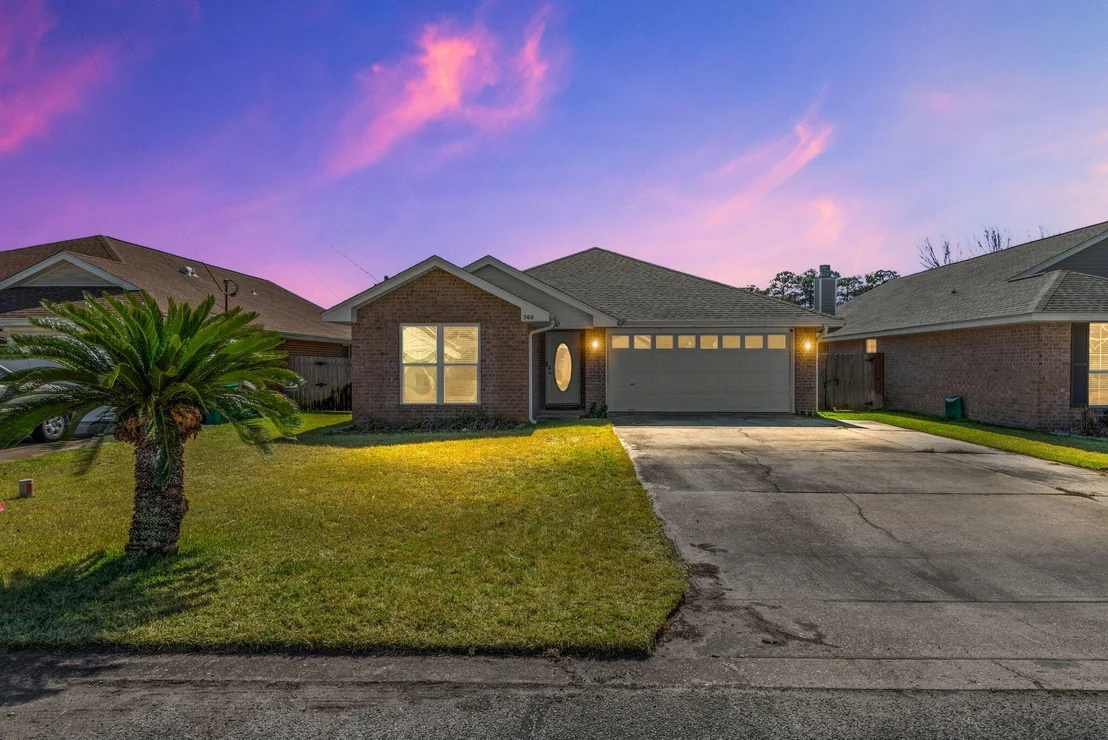 Photo of 560 Rough Leaf Lane
