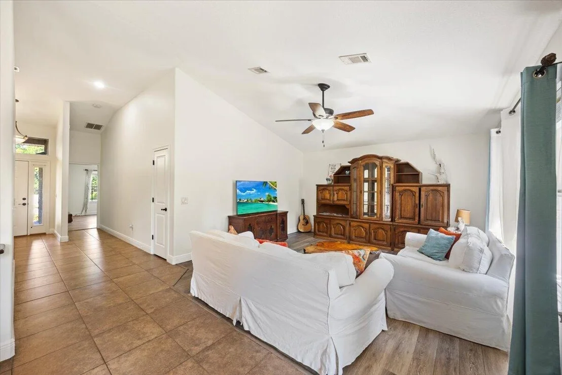 Photo of 2296 Valley Road