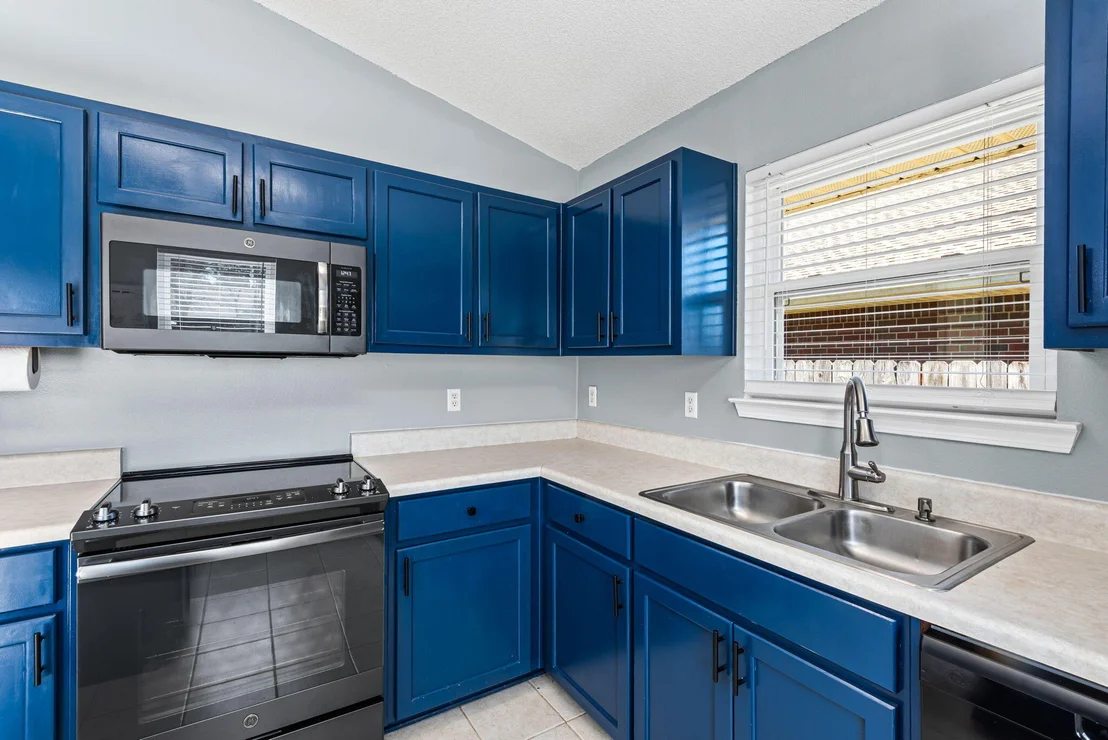 Photo of 560 Rough Leaf Lane