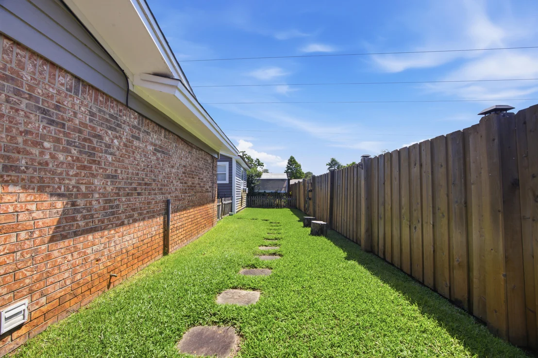 Photo of 325 Echo Circle