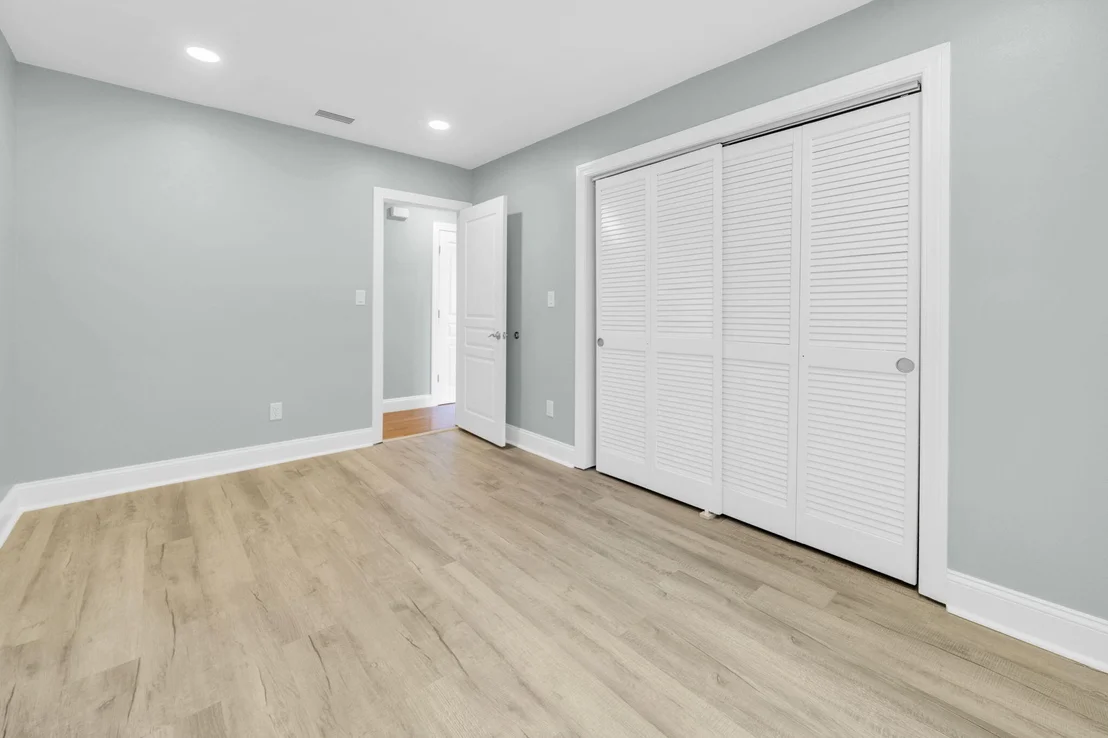 Photo of 845 N Lakeside Drive