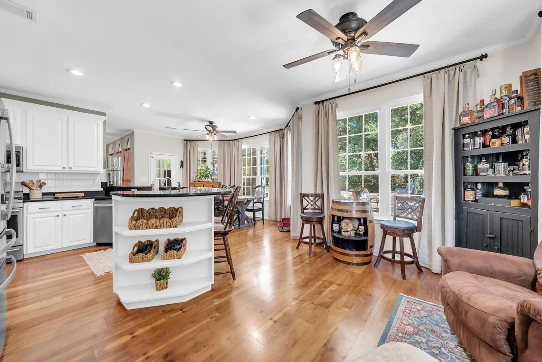 Photo of 4423 Windlake Drive