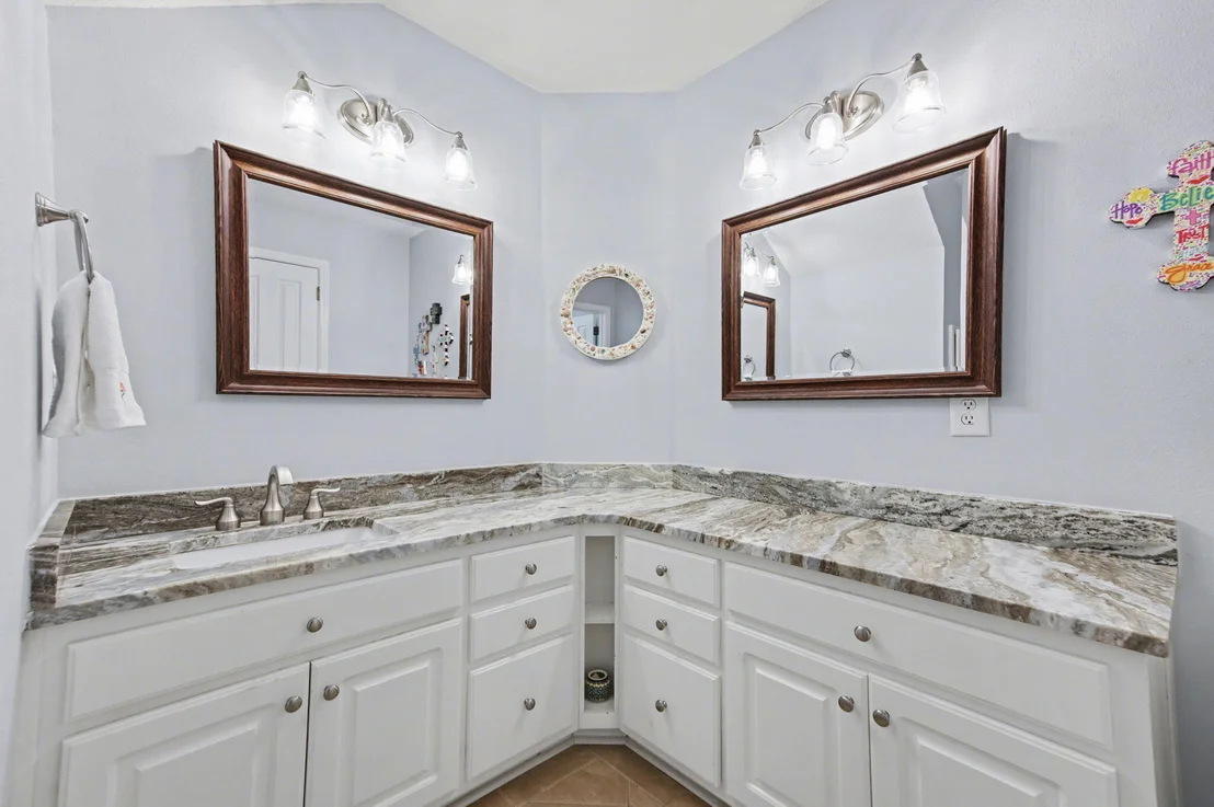 Photo of 2760 Edgewater Drive