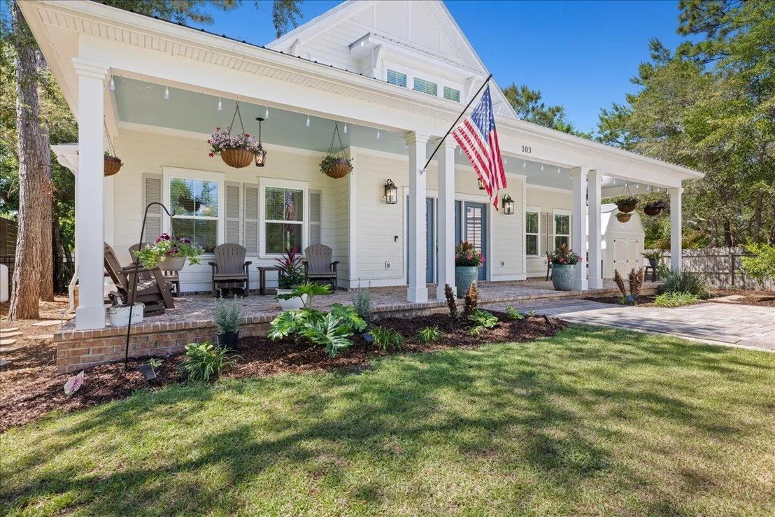 Photo of 103 W Bayou Forest Drive