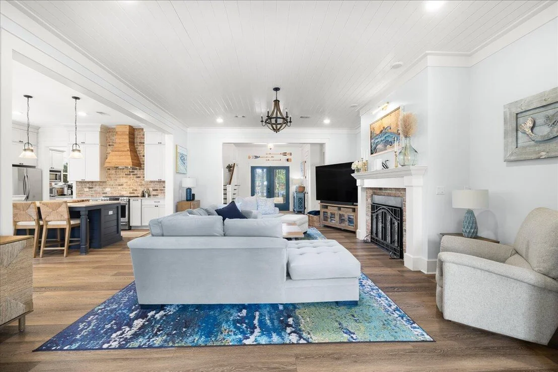 Photo of 103 W Bayou Forest Drive
