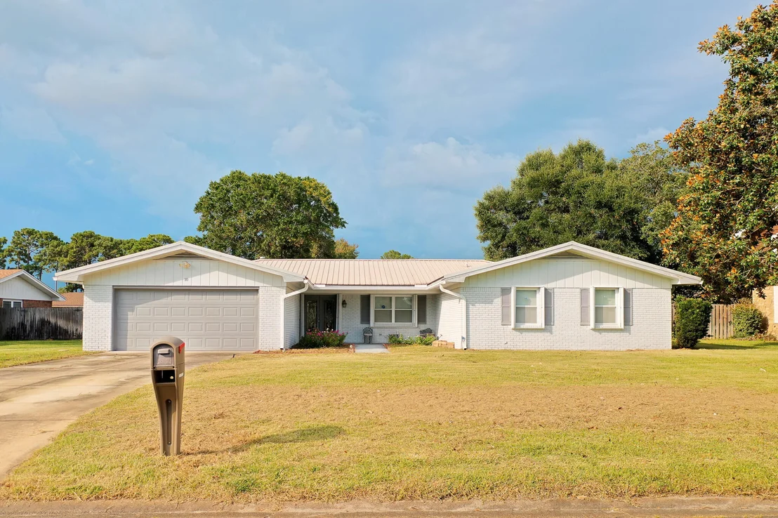Photo of 10 Pebble Beach Drive