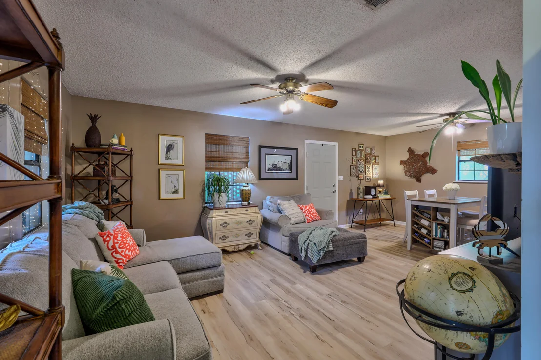 Photo of 11 W Bayou Forest Drive