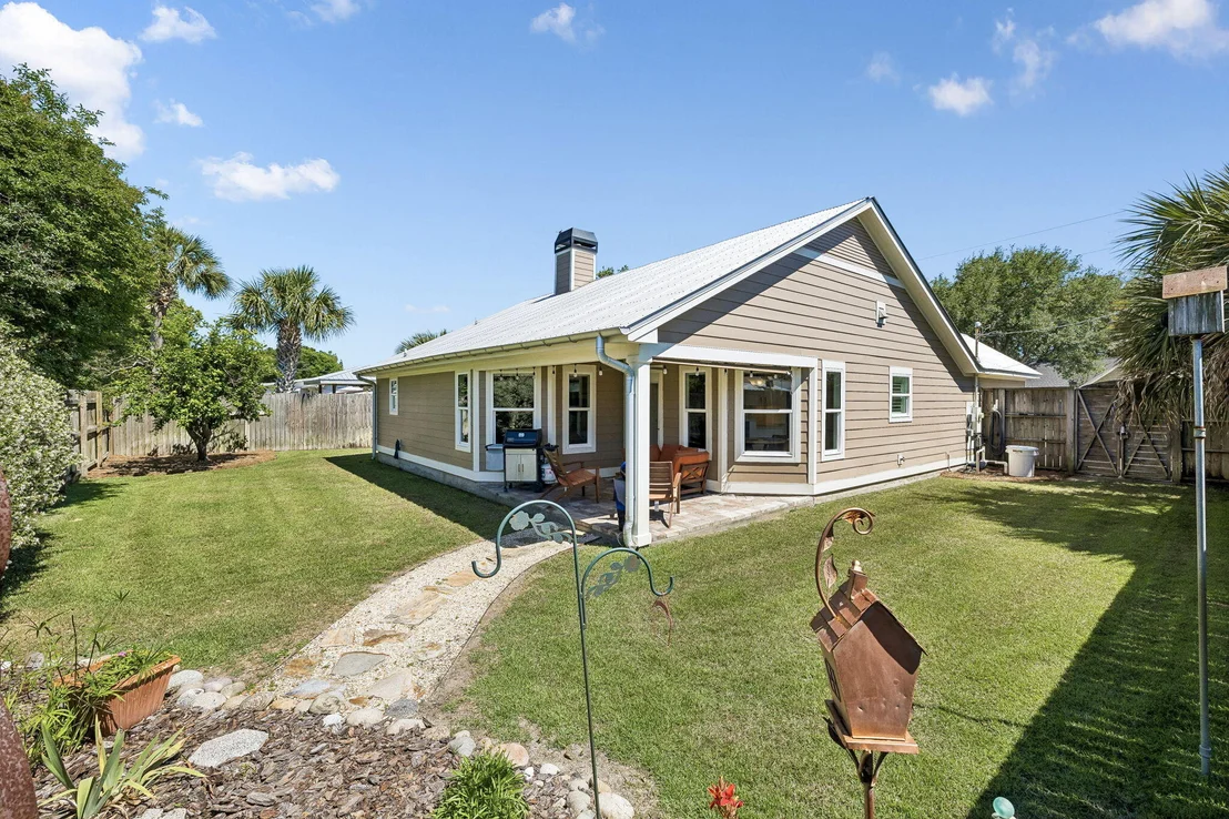 Photo of 331 Oleander Avenue