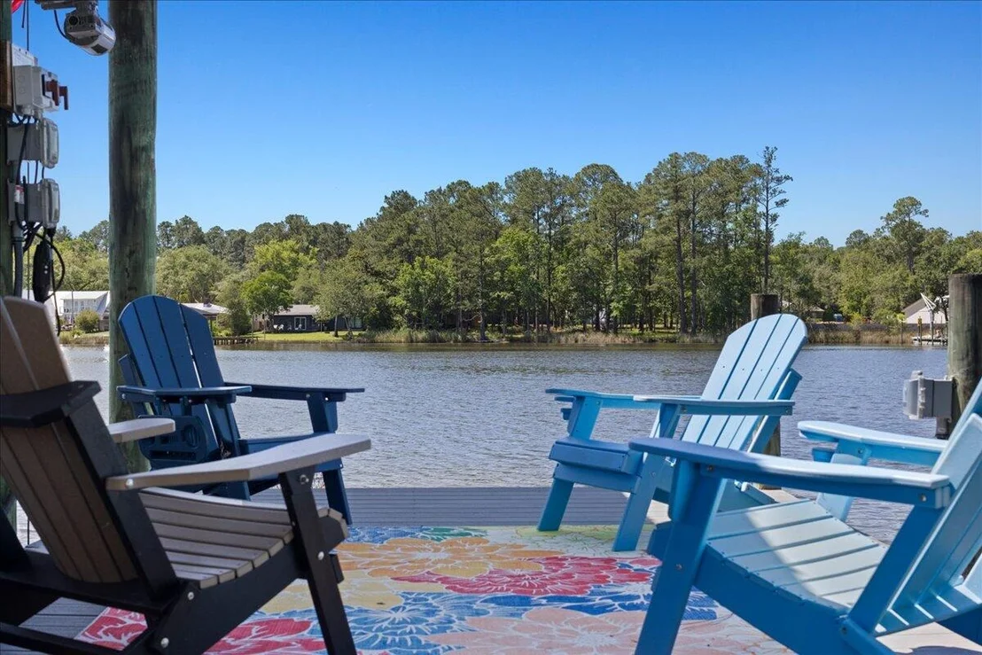 Photo of 103 W Bayou Forest Drive