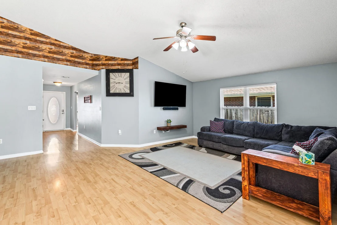 Photo of 560 Rough Leaf Lane