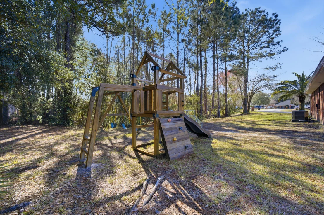 Photo of 346 Louise Circle