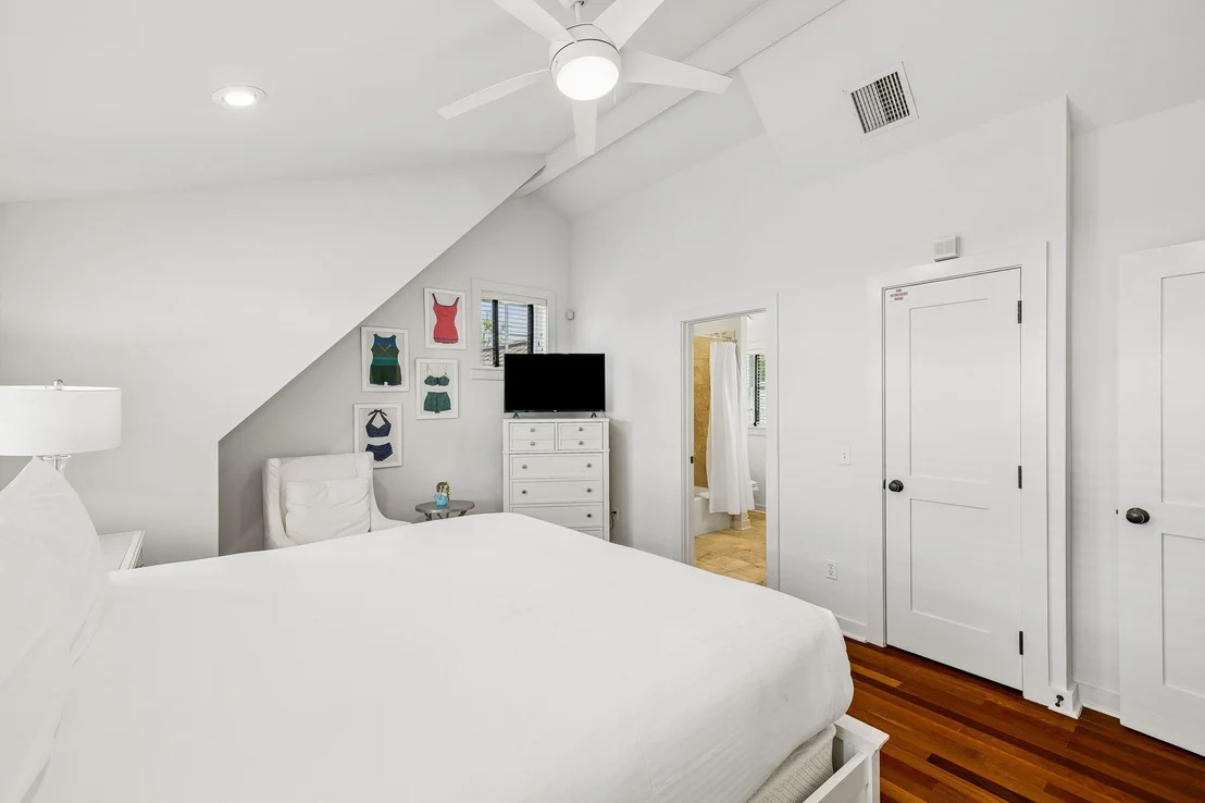 Photo of 230 Salt Box Lane