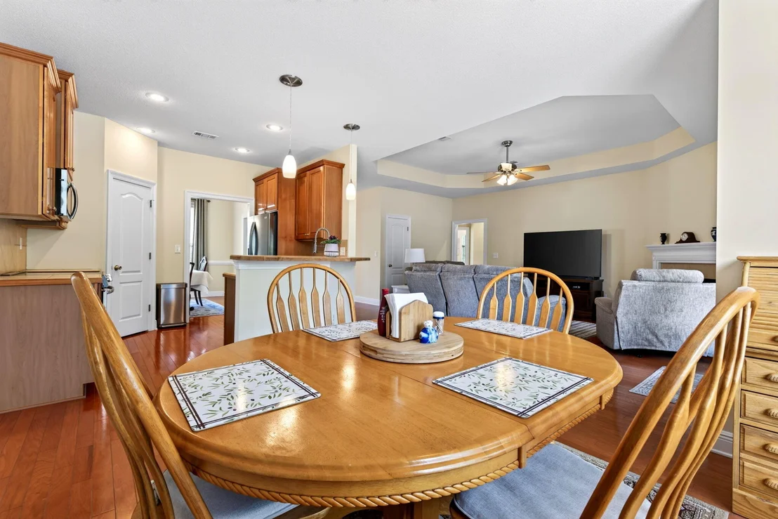 Photo of 601 W Lynn Brook
